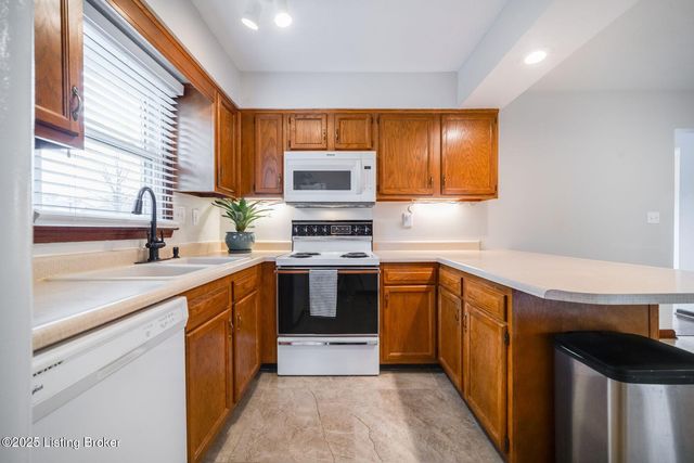 8405 Fernview Dr, Louisville, KY 40291