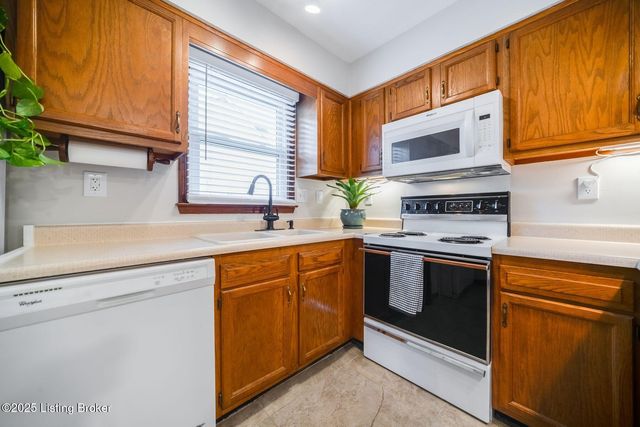 8405 Fernview Dr, Louisville, KY 40291