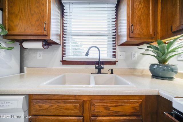 8405 Fernview Dr, Louisville, KY 40291