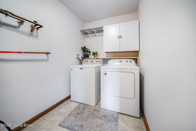 8405 Fernview Dr, Louisville, KY 40291