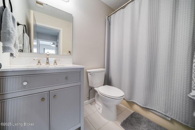 8405 Fernview Dr, Louisville, KY 40291