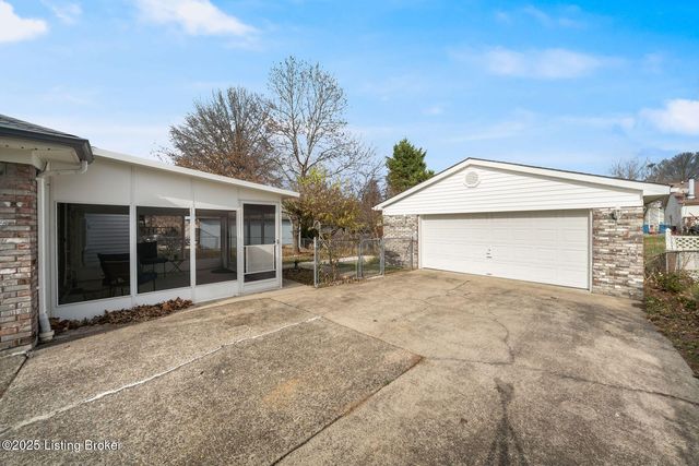 8405 Fernview Dr, Louisville, KY 40291