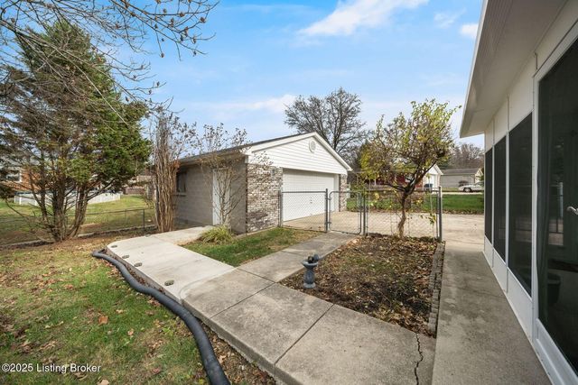 8405 Fernview Dr, Louisville, KY 40291