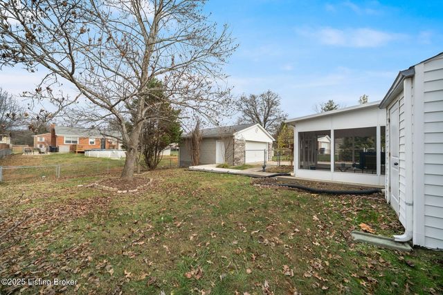 8405 Fernview Dr, Louisville, KY 40291