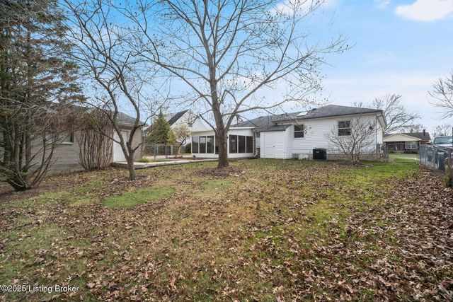 8405 Fernview Dr, Louisville, KY 40291