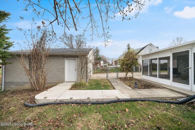 8405 Fernview Dr, Louisville, KY 40291