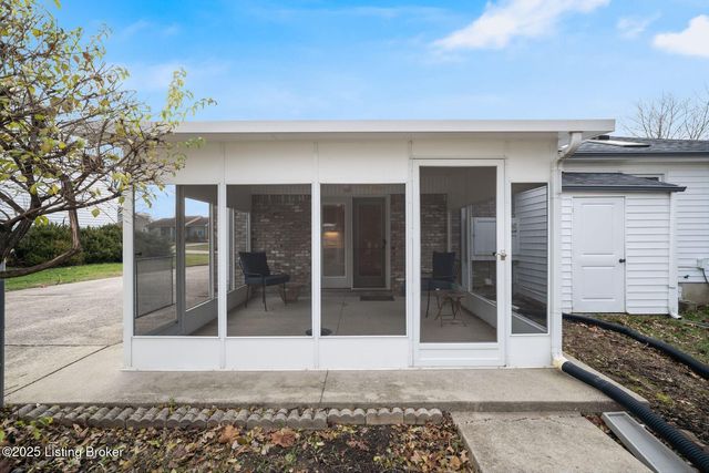 8405 Fernview Dr, Louisville, KY 40291