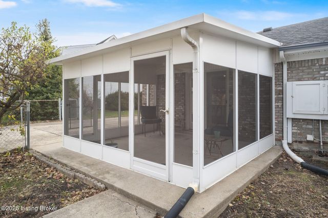 8405 Fernview Dr, Louisville, KY 40291