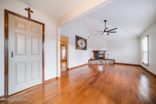 8405 Fernview Dr, Louisville, KY 40291