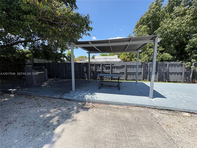 3237 SW 4th St 6, Miami, FL 33135