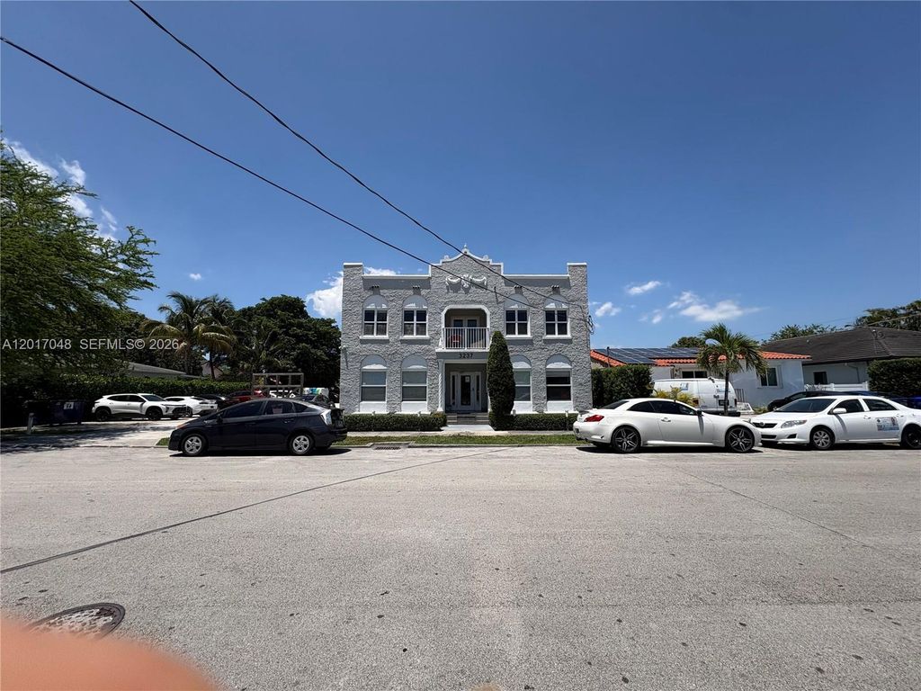 3237 SW 4th St 6, Miami, FL 33135