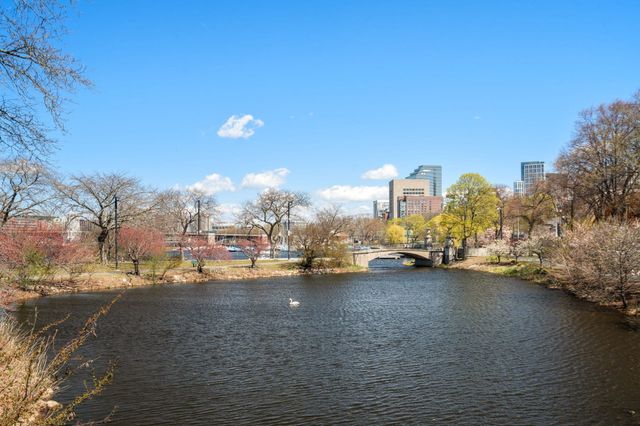 482 Beacon Street 42, Boston, MA 02115