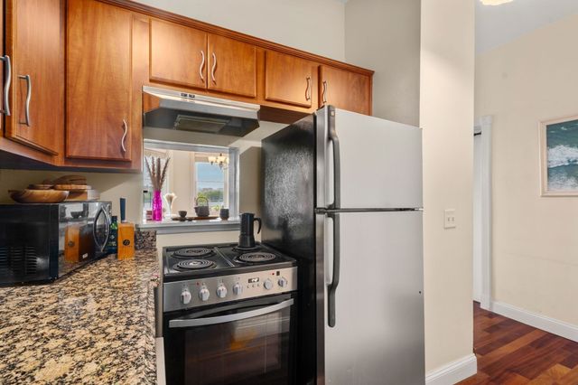 482 Beacon Street 42, Boston, MA 02115