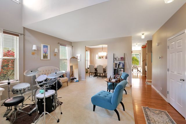 1721 Pin Oak Lane, Elgin, IL 60120