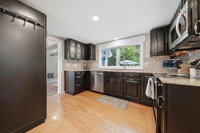 27 Baker Street, Hudson, NH 03051