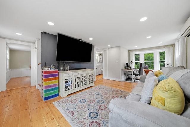 27 Baker Street, Hudson, NH 03051