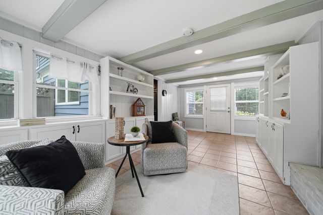 27 Baker Street, Hudson, NH 03051