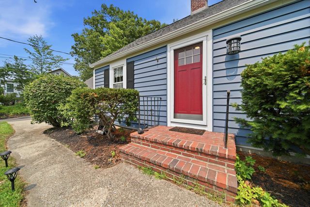 27 Baker Street, Hudson, NH 03051