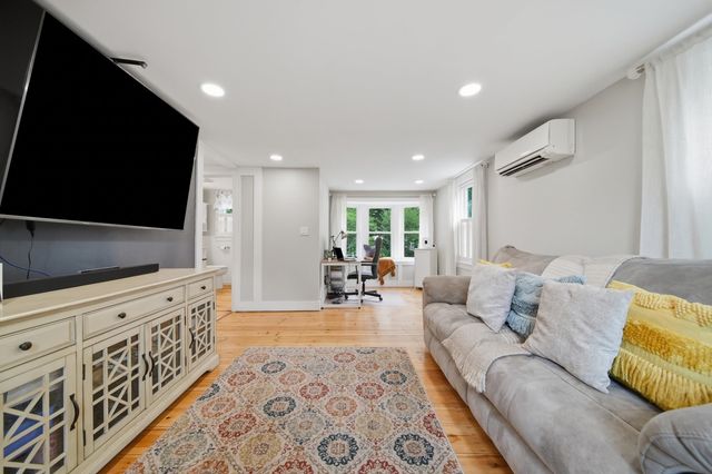 27 Baker Street, Hudson, NH 03051