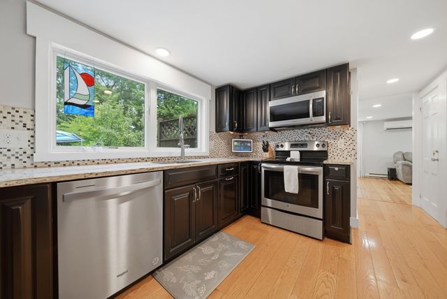27 Baker Street, Hudson, NH 03051