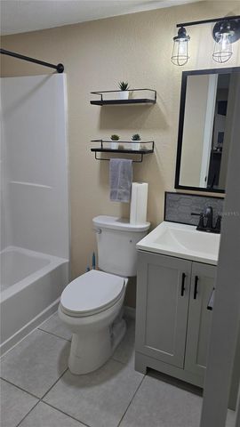 211 THORN TREE PLACE 211, Brandon, FL 33511