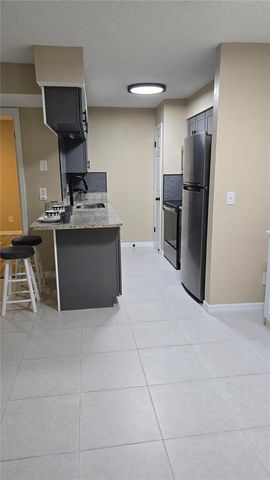 211 THORN TREE PLACE 211, Brandon, FL 33511