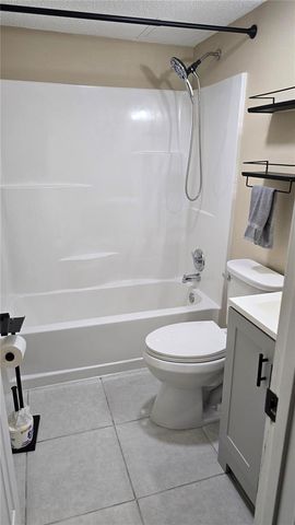 211 THORN TREE PLACE 211, Brandon, FL 33511