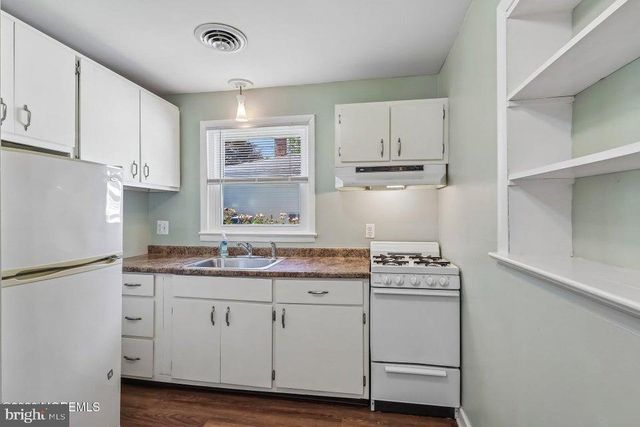 114 OUTBOARD AVENUE, Manahawkin, NJ 08050