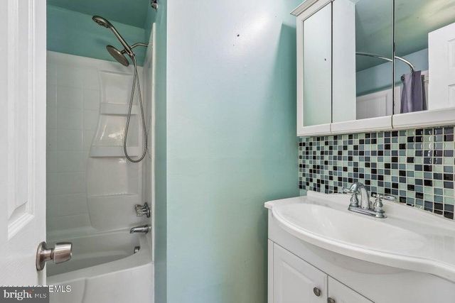 114 OUTBOARD AVENUE, Manahawkin, NJ 08050