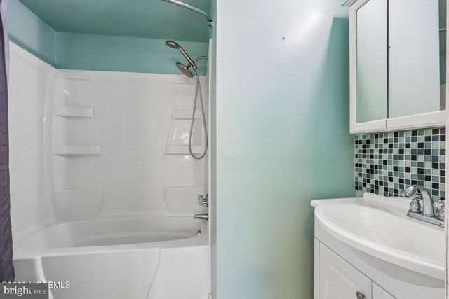 114 OUTBOARD AVENUE, Manahawkin, NJ 08050