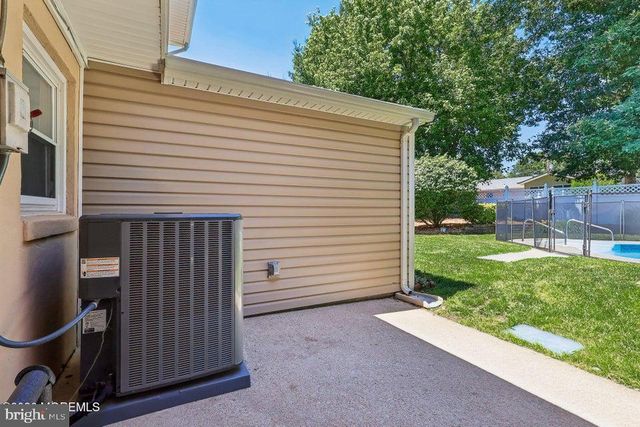 114 OUTBOARD AVENUE, Manahawkin, NJ 08050