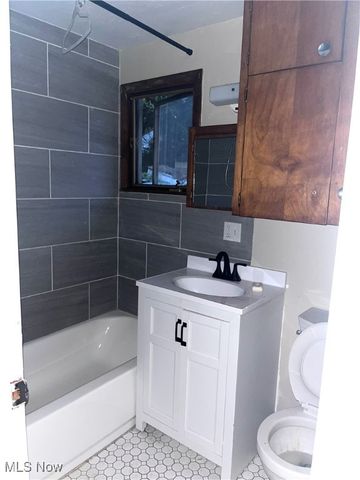 548 Winans Avenue, Akron, OH 44306