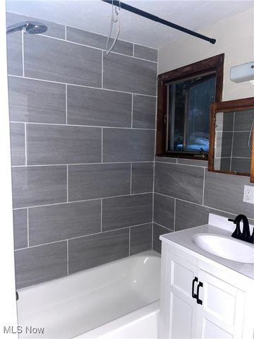 548 Winans Avenue, Akron, OH 44306