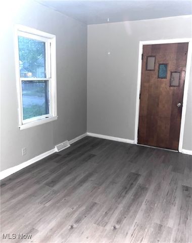 548 Winans Avenue, Akron, OH 44306