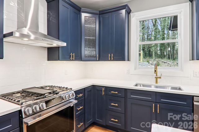 903 Lennox Park Drive, Hendersonville, NC 28739