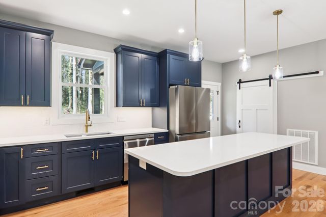 903 Lennox Park Drive, Hendersonville, NC 28739