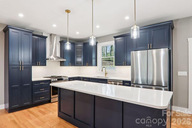 903 Lennox Park Drive, Hendersonville, NC 28739