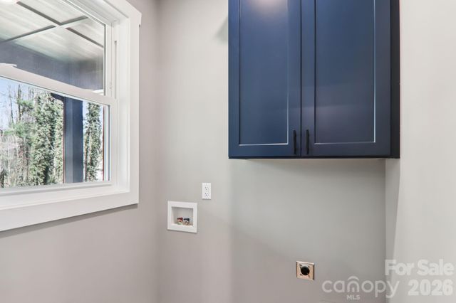 903 Lennox Park Drive, Hendersonville, NC 28739