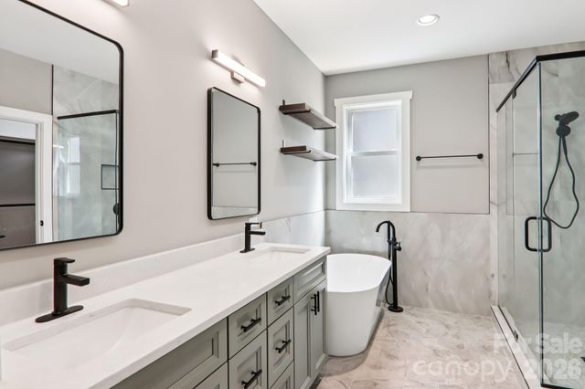 903 Lennox Park Drive, Hendersonville, NC 28739