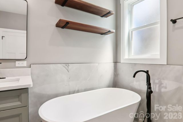 903 Lennox Park Drive, Hendersonville, NC 28739