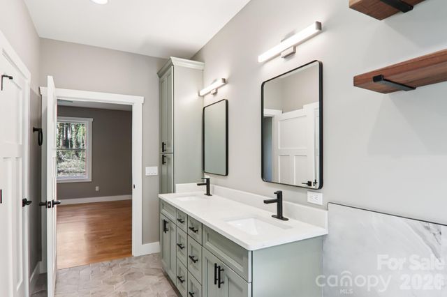 903 Lennox Park Drive, Hendersonville, NC 28739