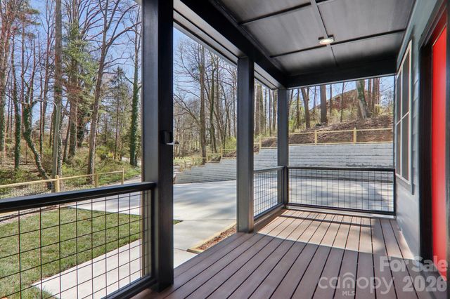 903 Lennox Park Drive, Hendersonville, NC 28739