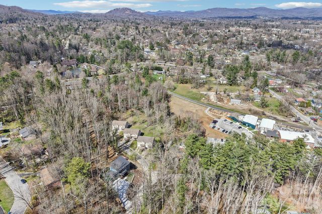 903 Lennox Park Drive, Hendersonville, NC 28739