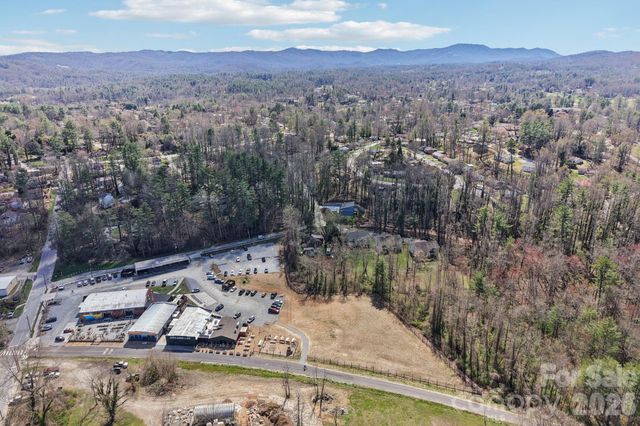 903 Lennox Park Drive, Hendersonville, NC 28739