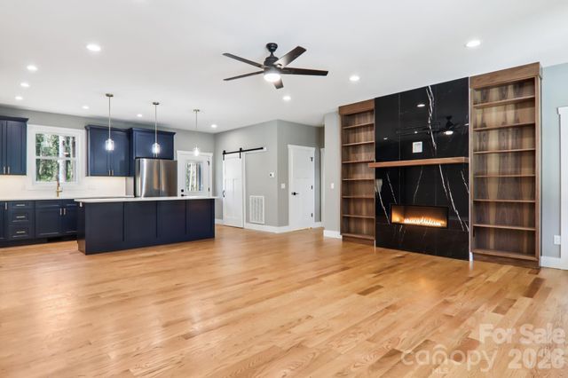 903 Lennox Park Drive, Hendersonville, NC 28739