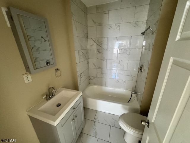 88 N 6Th St, Paterson City, NJ 07522