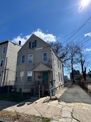 88 N 6Th St, Paterson City, NJ 07522