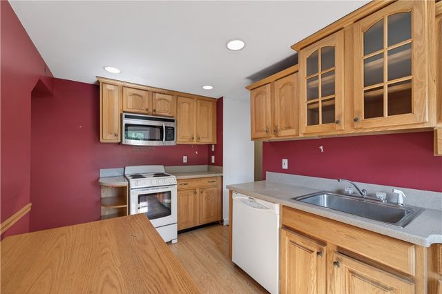 82 Parkside Avenue, Pawtucket, RI 02861