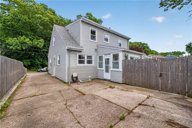 82 Parkside Avenue, Pawtucket, RI 02861