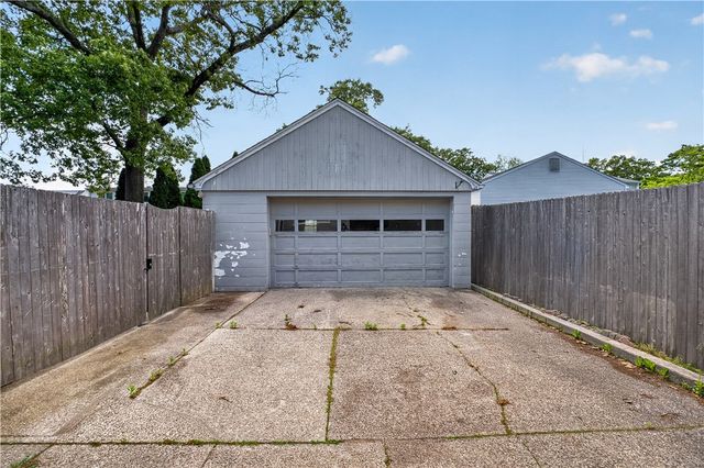 82 Parkside Avenue, Pawtucket, RI 02861